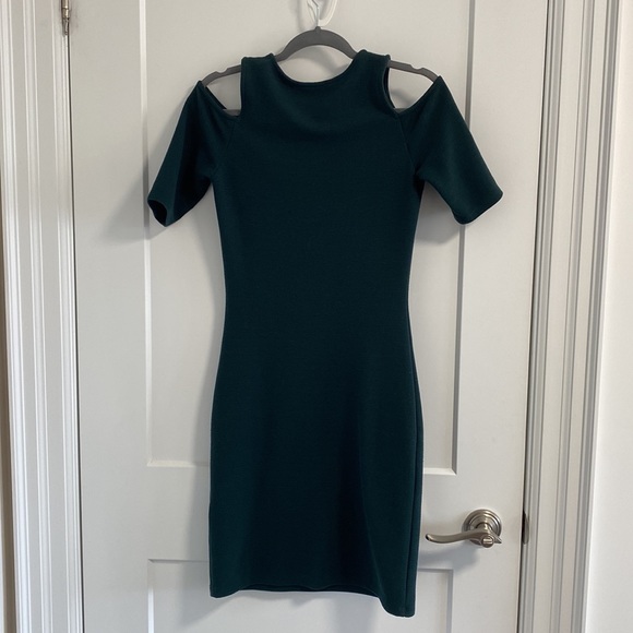 H&M Green Cold Shoulder Fitted Dress in Small - Picture 3 of 5
